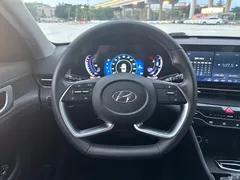 2021 Hyundai Famous Picture 1.8L CVT GLX Elite — фото 11