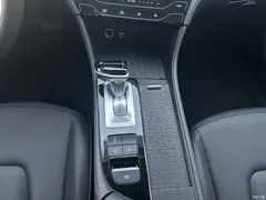 2021 Hyundai Famous Picture 1.8L CVT GLX Elite — фото 13