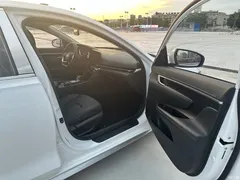 2021 Hyundai Famous Picture 1.8L CVT GLX Elite — фото 14