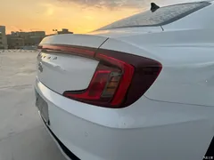 2021 Hyundai Famous Picture 1.8L CVT GLX Elite — фото 19