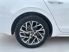 2021 Hyundai Famous Picture 1.8L CVT GLX Elite — фото 20