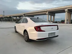 2021 Hyundai Famous Picture 1.8L CVT GLX Elite — фото 22