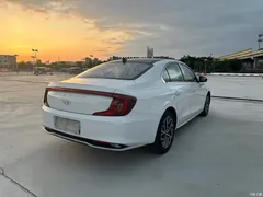 2021 Hyundai Famous Picture 1.8L CVT GLX Elite — фото 24