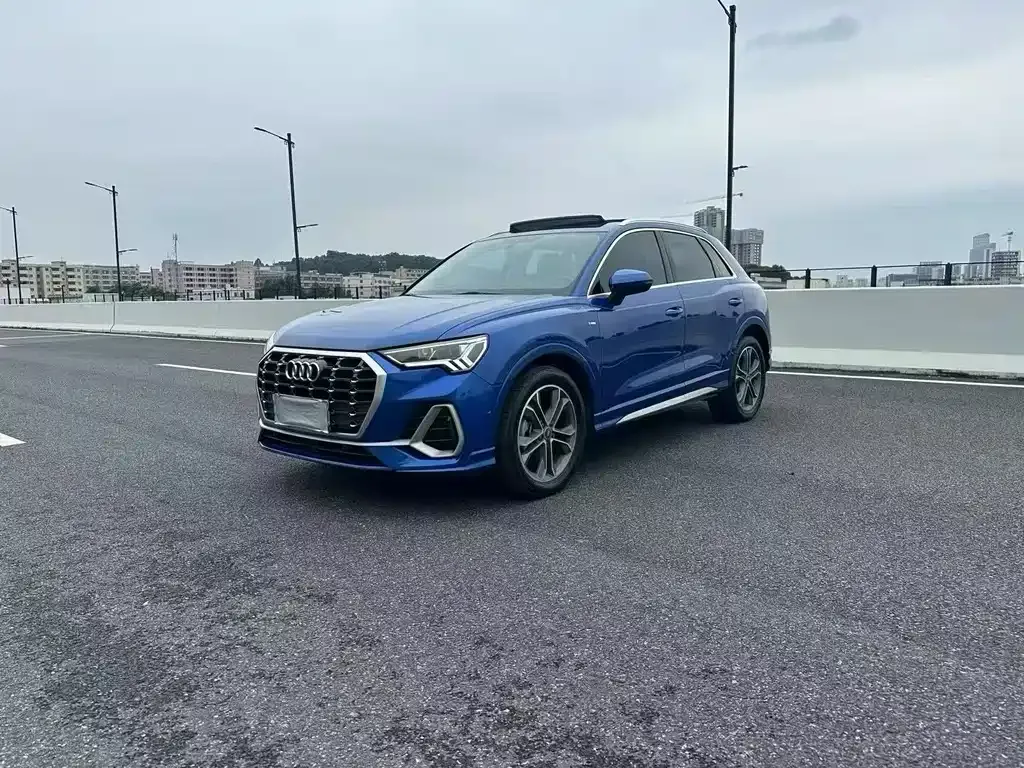 2022 Audi Q3 40 TFSI RS