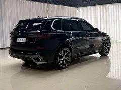 2022 BMW X5 40Li Premium M Sport Package, чёрный — фото 9