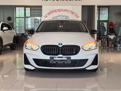 2023 BMW 1 Series 120i M Sport, белый — фото 2