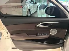 2023 BMW 1 Series 120i M Sport, белый — фото 11