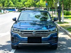 2021 Volkswagen Touareg 2.0TSI, синий — фото 2