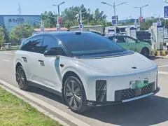 2025 Li Auto i6 4WD Standard, белый — фото 3