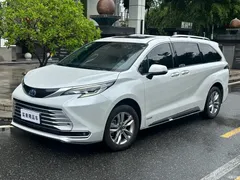 2021 Toyota Sienna 2.5L Hybrid Platinum — фото 1