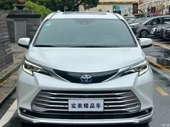 2021 Toyota Sienna 2.5L Hybrid Platinum — фото 2