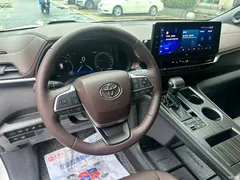 2021 Toyota Sienna 2.5L Hybrid Platinum — фото 5