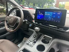 2021 Toyota Sienna 2.5L Hybrid Platinum — фото 12