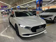 2022 Mazda 3 2.0L AT, белый — фото 3