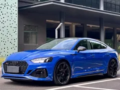 2020 Audi RS 5 2.9T Sportback, синий — фото 1