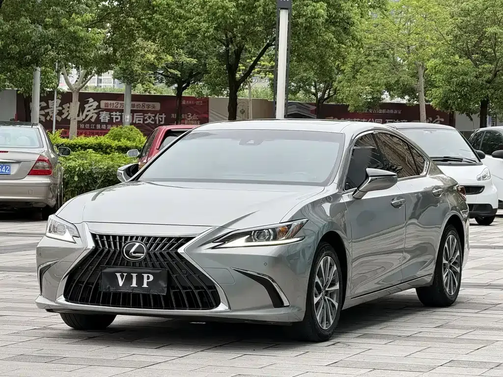 2022 Lexus ES 200