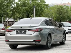 2022 Lexus ES 200 — фото 4