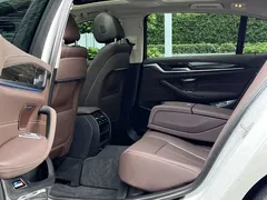 2021 BMW 5 Series 5 535Le, белый — фото 10