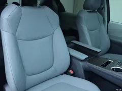 2023 Toyota Granvia 2.5L Hybrid Premium PLUS — фото 10