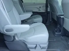 2023 Toyota Granvia 2.5L Hybrid Premium PLUS — фото 13