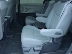 2023 Toyota Granvia 2.5L Hybrid Premium PLUS — фото 15