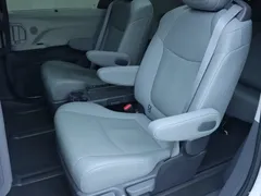 2023 Toyota Granvia 2.5L Hybrid Premium PLUS — фото 16