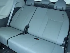 2023 Toyota Granvia 2.5L Hybrid Premium PLUS — фото 17