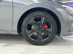 2022 Hyundai Elantra 1.5L CVT LUX Premium — фото 7