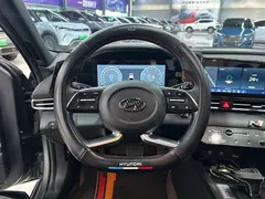 2022 Hyundai Elantra 1.5L CVT LUX Premium — фото 10
