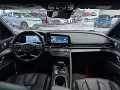 2022 Hyundai Elantra 1.5L CVT LUX Premium — фото 13
