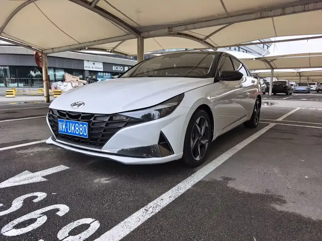 2022 Hyundai Elantra 1.5L CVT LUX Premium
