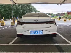2022 Hyundai Elantra 1.5L CVT LUX Premium, белый — фото 18