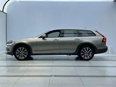 2022 Volvo V90 Cross Country B5 AWD — фото 5