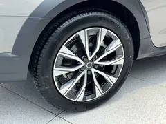 2022 Volvo V90 Cross Country B5 AWD — фото 8