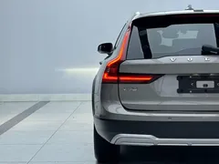 2022 Volvo V90 Cross Country B5 AWD — фото 11