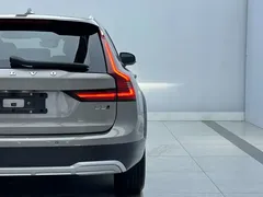 2022 Volvo V90 Cross Country B5 AWD — фото 12