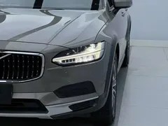 2022 Volvo V90 Cross Country B5 AWD — фото 13
