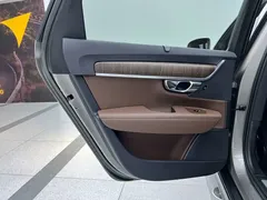 2022 Volvo V90 Cross Country B5 AWD — фото 29