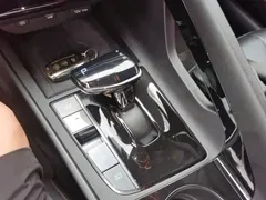 2021 Hyundai Elantra 240TGDi DCT LUX Premium, чёрный — фото 14