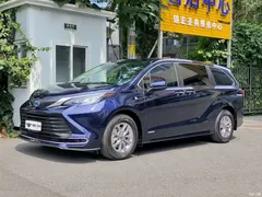 2021 Toyota SIENNA 2.5L US standard — фото 1