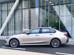 2022 BMW 3 Series 320i — фото 3
