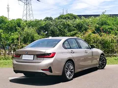 2022 BMW 3 Series 320i — фото 4