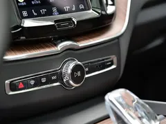 2024 Volvo XC60 4WD Zhiyuan Luxury — фото 14