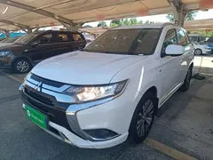 2021 Mitsubishi Outlander 2.0L 2WD 5, белый — фото 2
