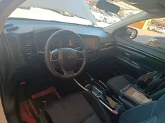 2021 Mitsubishi Outlander 2.0L 2WD 5, белый — фото 6