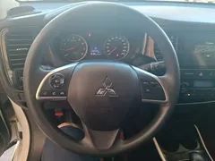 2021 Mitsubishi Outlander 2.0L 2WD 5, белый — фото 7