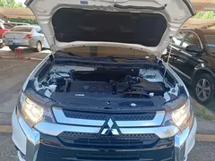 2021 Mitsubishi Outlander 2.0L 2WD 5, белый — фото 16