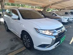 2021 Mitsubishi Outlander 2.0L 2WD 5, белый — фото 22