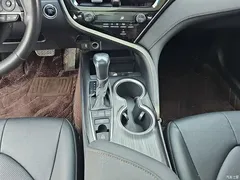 2021 Toyota Camry 2.5G Luxury — фото 16