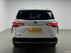 2023 Toyota Sienna 2.5L Hybrid Premium — фото 3